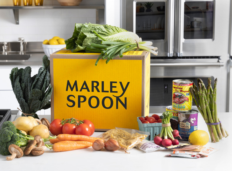 Martha Stewart with ingredients, a Marley Spoon meal kit, 2 dish bags and 2 recipe cards