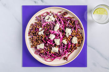 1–2–3-Lunchrezept: Feta-Linsen-Salat mit Rotkohl und getrockneten Cranberrys (2 Port.)
