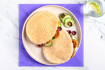 1–2–3-Lunchrezept: Falafelsandwich mit Gurke und Oliven (2 Port.)