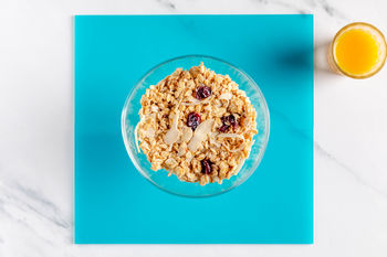 1–2–3-Frühstücksrezept: Overnight Oats mit Mandeln, Apfel und Cranberrys (2 Port.)