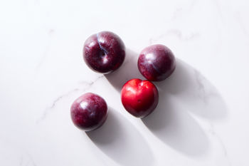 Plums, 4 pieces