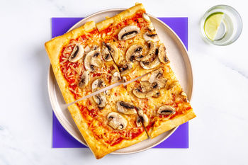 1–2–3 Lunchrecept: Champignonpizza met jonge kaas (2 porties)