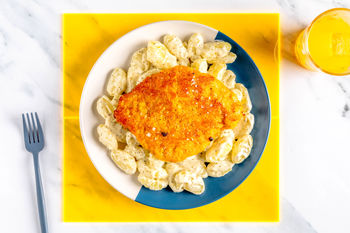 1–2–3 Kidsrecept: Kipschnitzel met gnocchi in romige saus (2 porties)