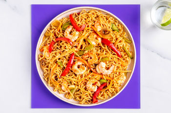 1–2–3 Lunchrecept: Snelle roerbak met garnalen, bonte groentemix en sojasaus (2 porties)