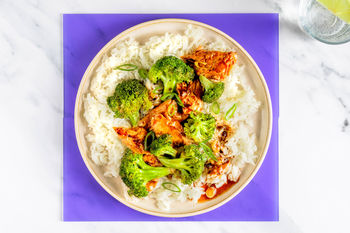 1–2–3-Lunchrezept: Veganer Brokkoli-„Hähnchen“-Wok mit Jasminreis (2 Port.)