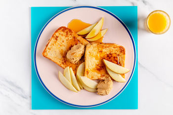 1–2–3-Frühstücksrezept: French Toast mit Apfel und Erdnussbutter (2 Port.)