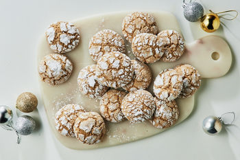 Festive Mix & Match | Spiced Snow Cookies, Makes 16