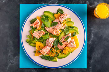 1–2–3 Ontbijtrecept: Zalmfilet (MSC) op avocado-sinaasappelsalade (2 porties)