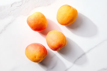 Apricots, 4 pieces