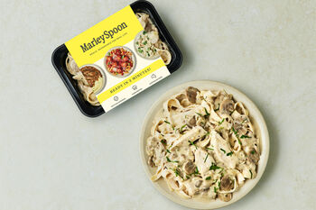 Creamy Chicken Fettuccine with Mushrooms and Herbs, 330g