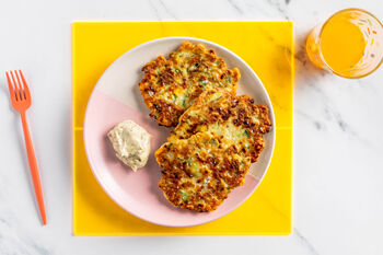 1–2–3-Kinderrezept: Schnelle Zucchini-Mais-Puffer (2 Port.)