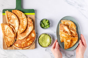 Get-together: Pulled-Chicken-Quesadillas mit Guacamolecreme (4–6 Port.)