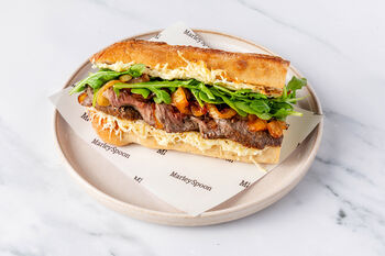 Steak & cheese sandwich met gekaramelliseerde ui (2 porties)