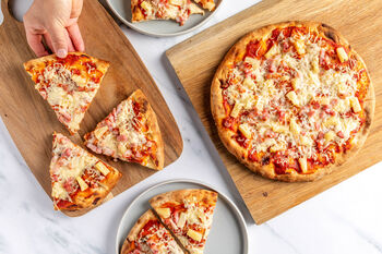 Get together: Pizza met ananas & spek (2 pizzas)
