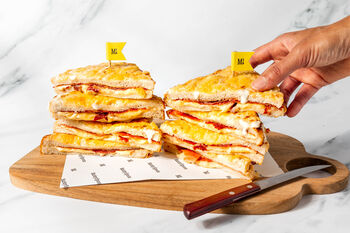 Get together: Käse-Serrano-Toast à la Croque Monsieur (4 Port.)