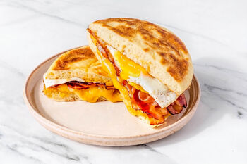 Bazlama-Sandwich mit Bacon und Spiegelei (2 Port.)