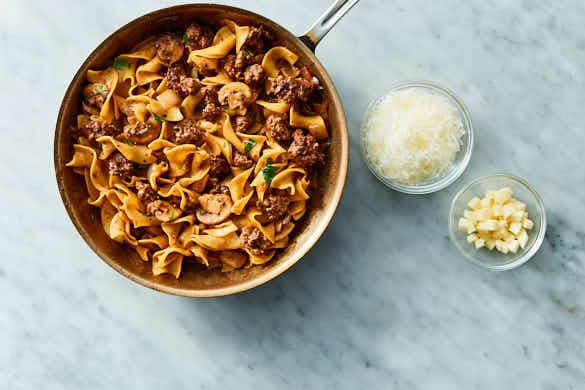 Crockpot Beef Egg Noodles Ways To Cook Beef Tips French Onion Beef