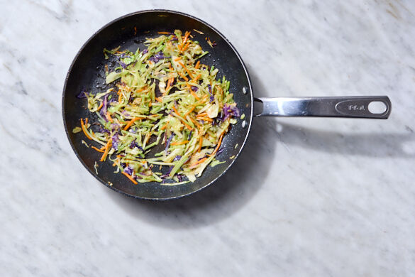 Hoisin Beef Sloppy Joe with Gochujang-Peanut Slaw | Marley Spoon