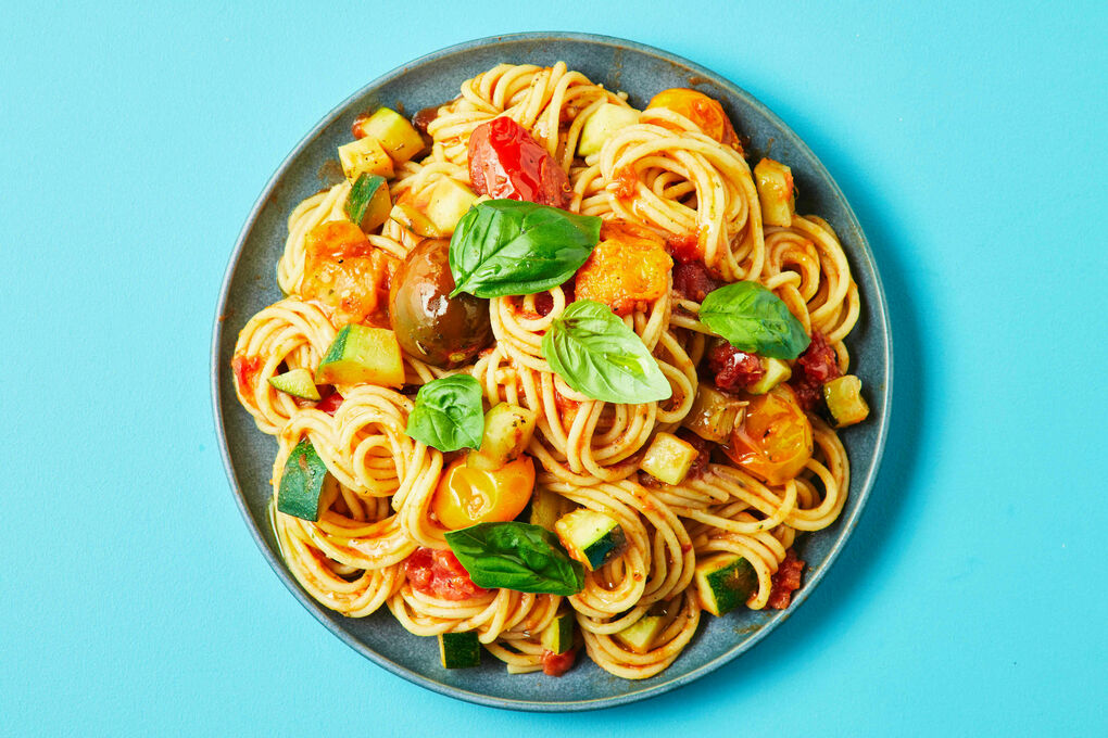 Summer Veggie Pasta with Tuscan Tomatoes and Basil | Dinnerly