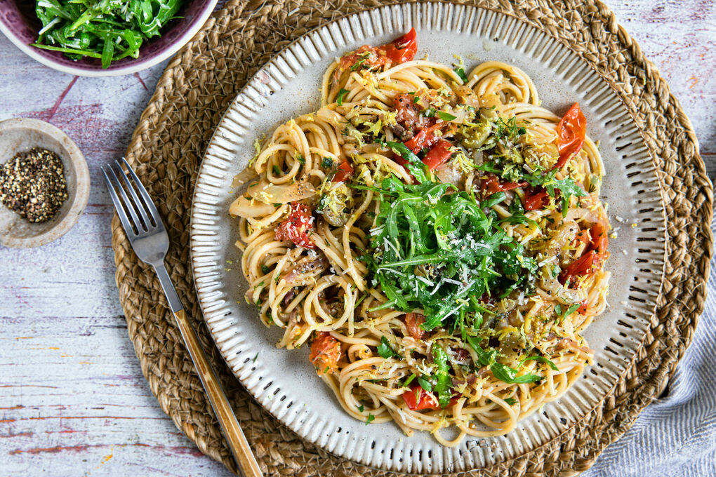 Spaghetti met venkel en ansjovis met rucola en kappertjes | Marley Spoon