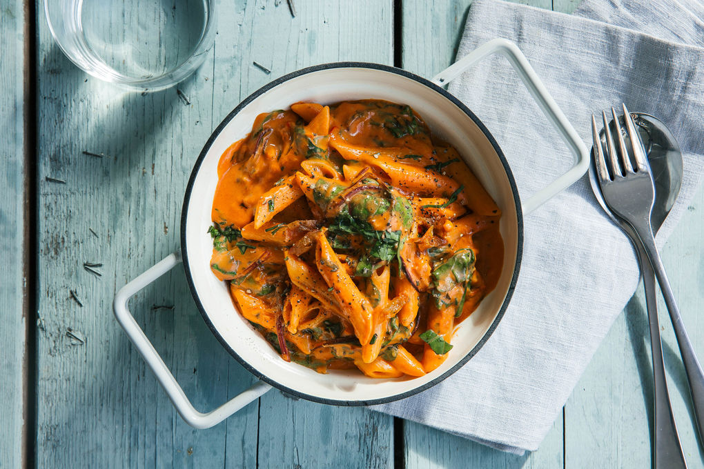 One Pot Pasta mit Mangold und getrockneten Tomaten | Marley Spoon