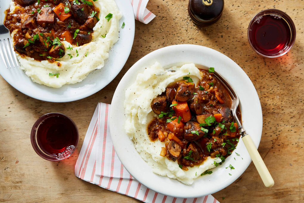 https://marleyspoon.com/media/recipes/130913/main_photos/large/mushroom_bourguignon-a85df15bb2dd27ec8e7cbf0858ee35c2.jpeg