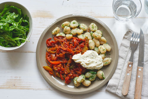 Zarte Gnocchi Mit Paprikasauce Und Schmand Marley Spoon