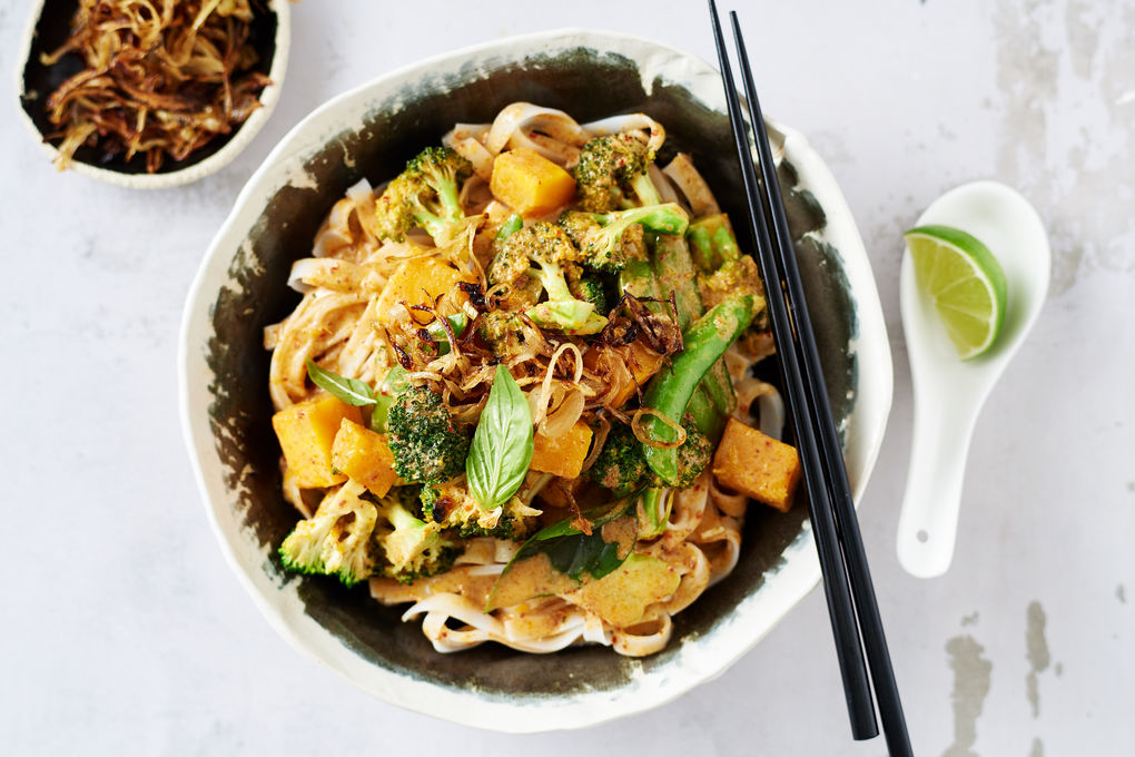 Vegetable Massaman Curry with Rice Noodles and Fried Onions | Marley Spoon