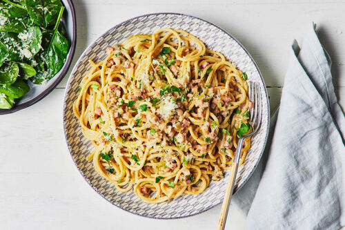 Comfort Food: Bacon Pasta Carbonara with Parmesan and Spinach Salad |  Marley Spoon