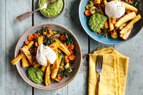 Mayo kiygan mushukning shaxsiy fotosurati korinadi.