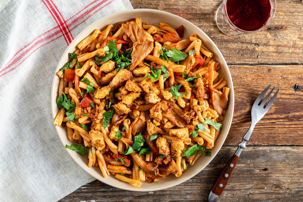 Pasta à la Amatriciana med tofu vegansk med ostronskivling och persilja |  Marley Spoon