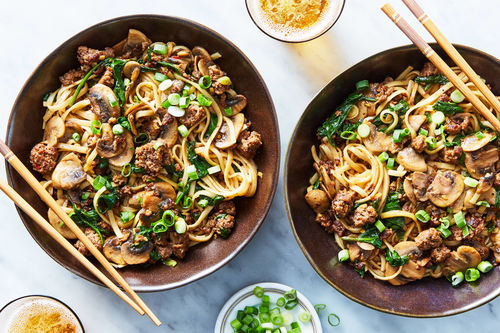 Beef Mushroom Yaki Udon With Spinach Scallions Marley Spoon