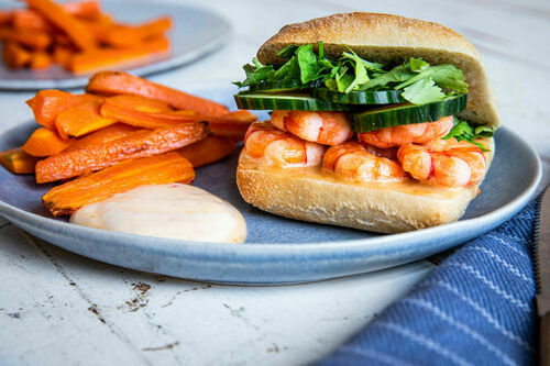 svale gasformig mikrobølgeovn Bánh mì med hvidløgsrejer dertil ovnbagte gulerødder med sesam | Marley  Spoon