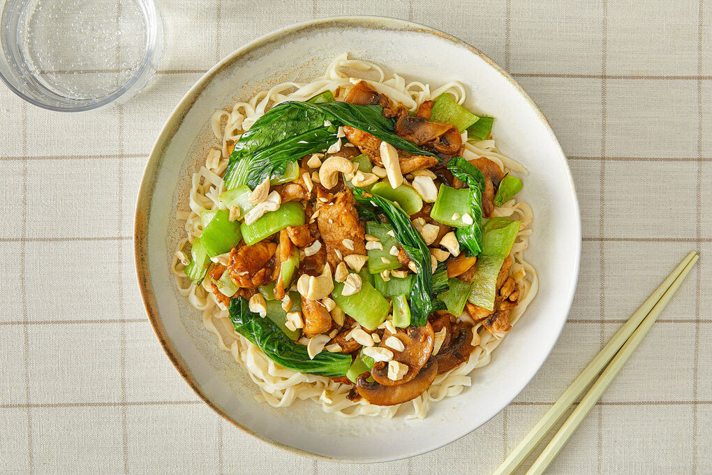 Superfix V1: Ingwer-Hhnchen mit Pilzen und Pak Choi auf Nudeln mit Cashews