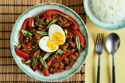 Sambal-Auberginen mit Paprika und Ei
