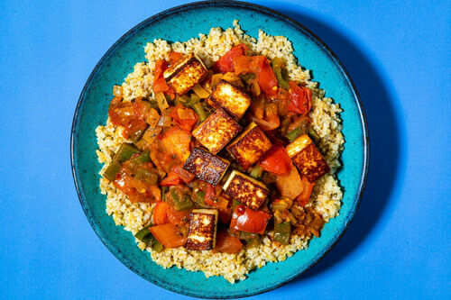 Gebratener Paneer auf Gemüseeintopf