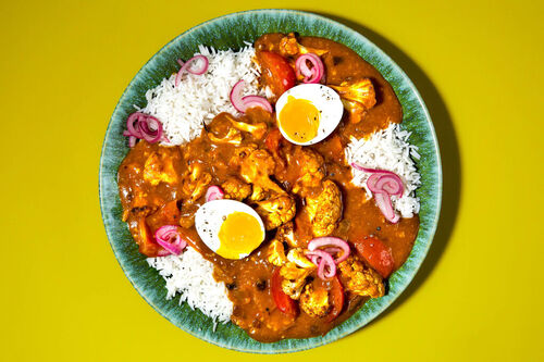 Blumenkohl-Curry mit weichem Ei