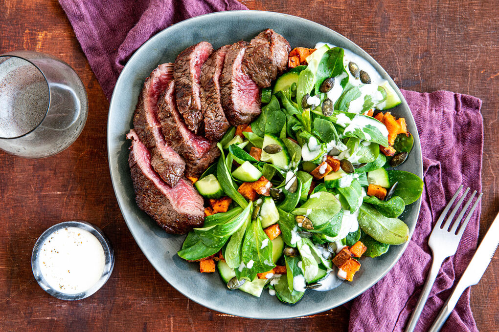 Low Carb V2: Bio-Rindersteak auf Feldsalat mit Skartoffel und  Kse-Joghurt-Dressing