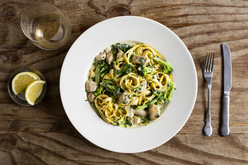 mineraal Geheim Premier Verse pasta met kip en broccoli in citroenbéchamel | Marley Spoon