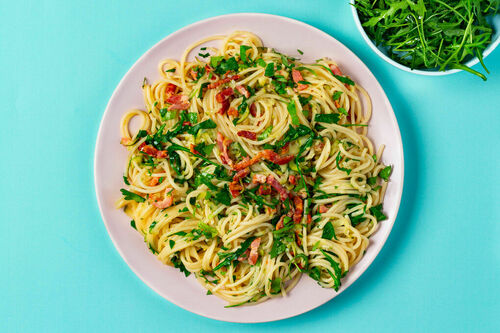 Schnelle Rucola-Speck-Pasta