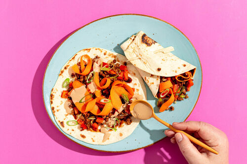 Süß-saure Wraps mit veganem Hack