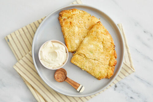 Scones mit Lauchzwiebeln und Feta