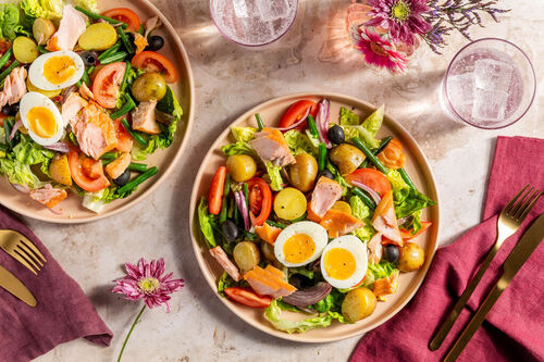 Salade niçoise met warmgerookte zalm en ei