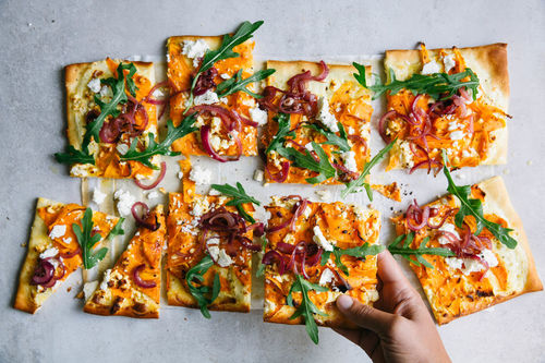 Zoete aardappelpizza met feta