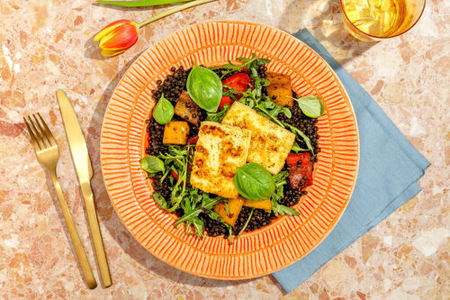 Mediterraner Linsensalat mit Grillkäse