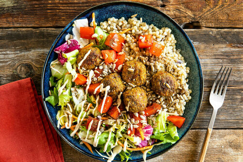 Falafeln mit cremiger Tahinisauce