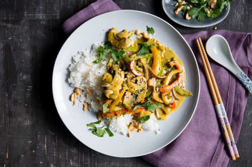 Gemüsecurry mit Kokos-Erdnuss-Sauce