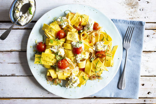 Pasta al pomodoro met venkel, basilicum en ricotta | Marley Spoon