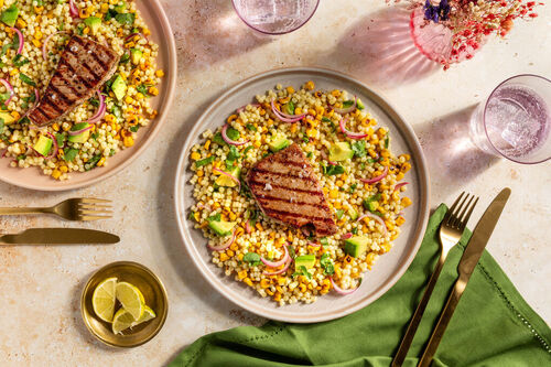 Thunfischsteak mit eingelegten Zwiebeln
