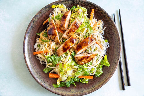 Zartes Hähnchen auf Vermicelli